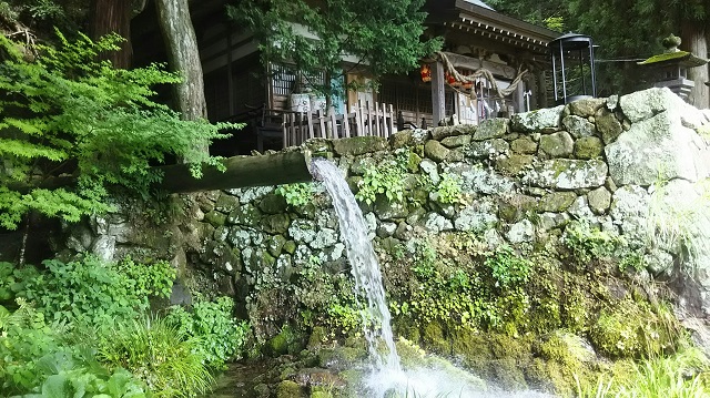 神社と湧き水